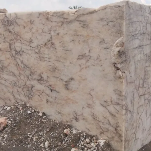 Large block of cristallo quartzite